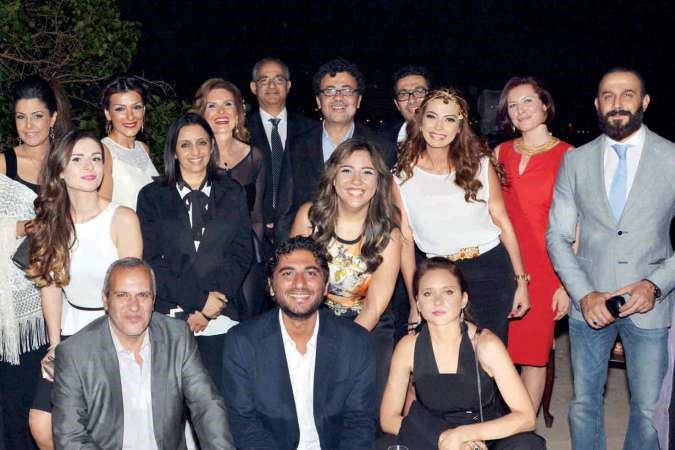 لقطة جماعية لفريق العمل