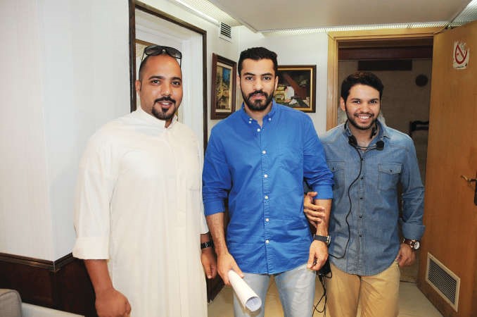 من فريق البرنامج براك عبداللطيف وحسين القطان ومشعل اشكناني