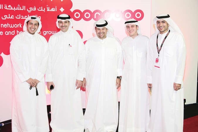 موظفو Ooredoo مع رئيس قطاع الموارد البشرية والخدمات الادارية صالح الحوطي﻿