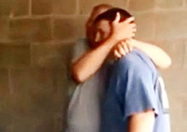 فيديو .. لشاب يحقق لزوج والدته حلم حياته .... يحصد أكثر من 5 ملايين مشاهدة