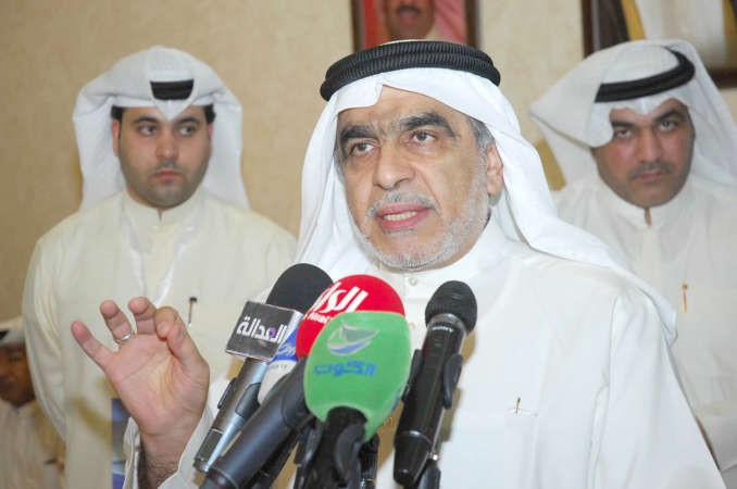 عدنان عبدالصمد متحدثا في مقر البغلي

