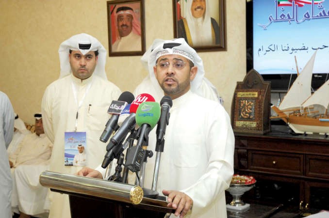 مرشح الدائرة الثالثة هشام البغلي مخاطبا الحضور هاني عبدالله
