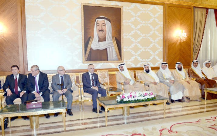 رئيس مجلس الامة مرزوق الغانم خلال استقباله رئيس برلمان جمهورية البانيا الير ميتا﻿