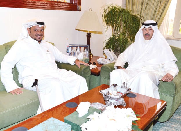 الشيخ فواز الخالد مستقبلا المحامى يوسف الياسين ﻿
