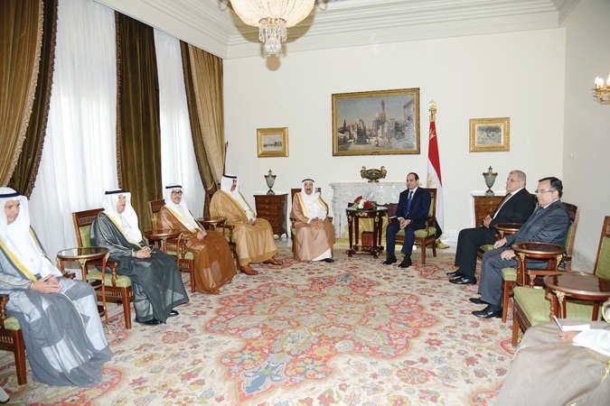 صاحب السمو الامير والرئيس المصري خلال اللقاء بحضور الوفد المرافق لسموه