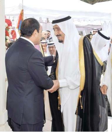 نائب خادم الحرمين الشريفين صاحب السمو الملكي الامير سلمان بن عبدالعزيز يقدم تهنئة خادم الحرمين الشريفين للرئيس المصري الجديد واس