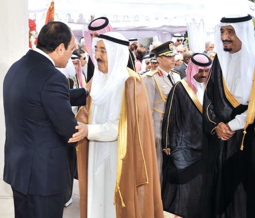 صاحب السمو الامير الشيخ صباح الاحمد مهنئا الرئيس المصري المنتخب عبدالفتاح السيسي بحضور نائب خادم الحرمين الشريفين صاحب السمو الملكي الامير سلمان بن عبدالعزيز