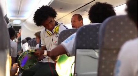 بالفيديو.. شاهد ماذا يفعل نجوم البرازيل داخل طائرة السامبا؟