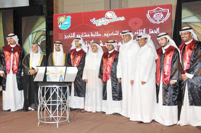 الشيخ فهد ناصر صباح الاحمد وماياد الحمود ودحسين الخياط خلال تكريم الخريجين	 محمد هاشم﻿