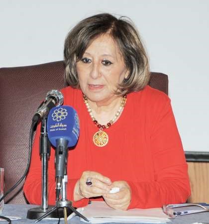 مديرة المهرجان الكاتبة عواطف البدر﻿