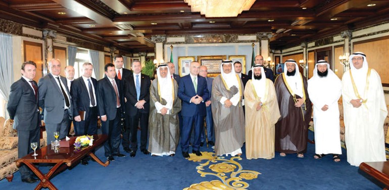سمو رئيس الوزراء الشيخ جابر المبارك خلال استقباله رئيس برلمان البانيا﻿