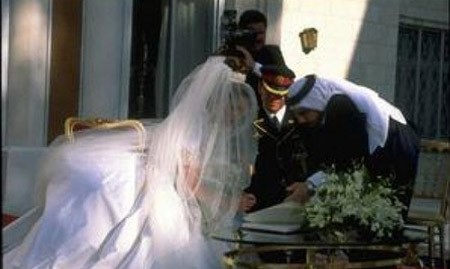 بالصور.. الملكة رانيا تعايد زوجها بمناسبة عيد الزواج.. "كل سنة وانت تاج راسي"