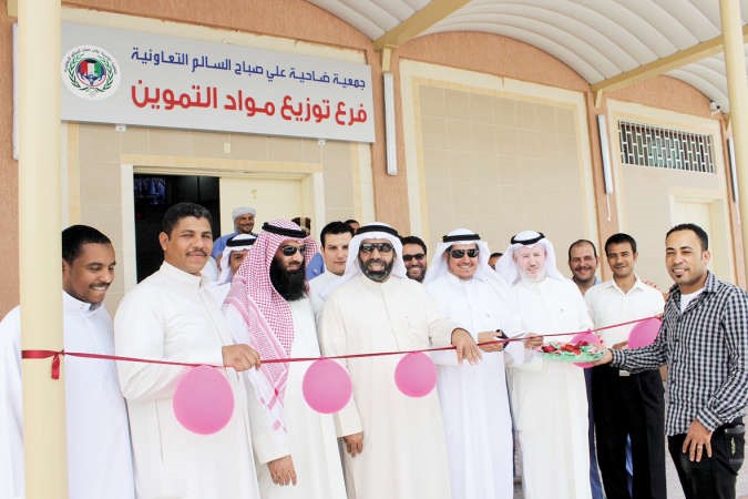 علي الدوسري مع الحضور خلال الافتتاح