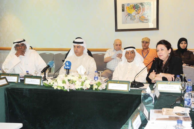 معلي اليوحة وعدد من المشاركين في الاجتماعمحمد هاشم﻿