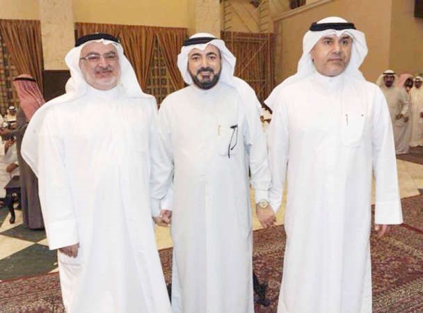 مرشح الدائرة الثانية ممحمد عويد متوسطا عبدالله التميمي وخليل الصالح