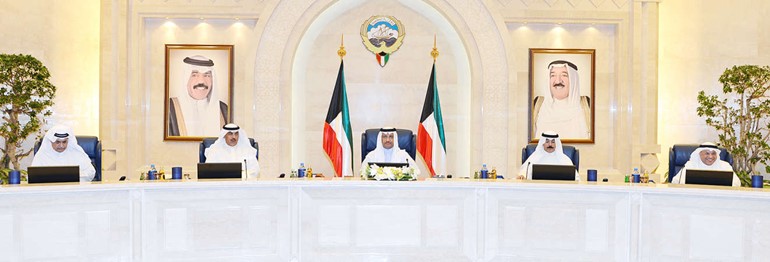 سمو رئيس الوزراء الشيخ جابر المبارك مترئسا جلسة مجلس الوزراء بحضور الشيخ صباح الخالد والشيخ محمد الخالد ودعبدالمحسن المدعج