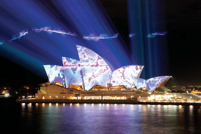 دار الاوبرا كما بدت بعد عرض vivid