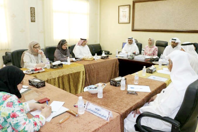 مريم الوتيد مترئسة اجتماعا مع القيادات التربوية﻿