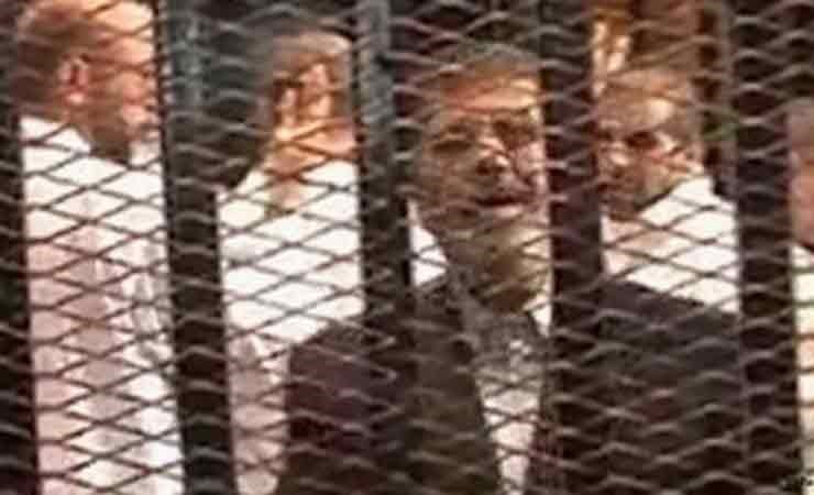 تأجيل محاكمة مرسي و14 آخرين في قضية «الاتحادية» إلى اليوم