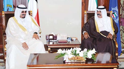 سمو ولي العهد الشيخ نواف الاحمد مستقبلا الشيخ احمد العبدالله﻿