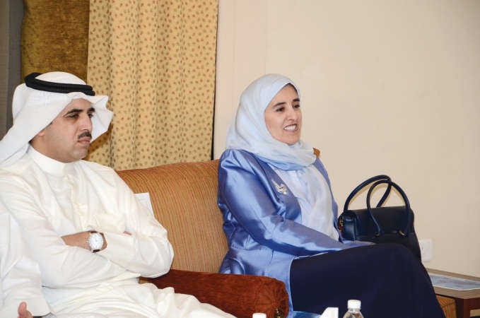 الشيخة عايدة سالم العلي تتابع فعاليات الديوان
