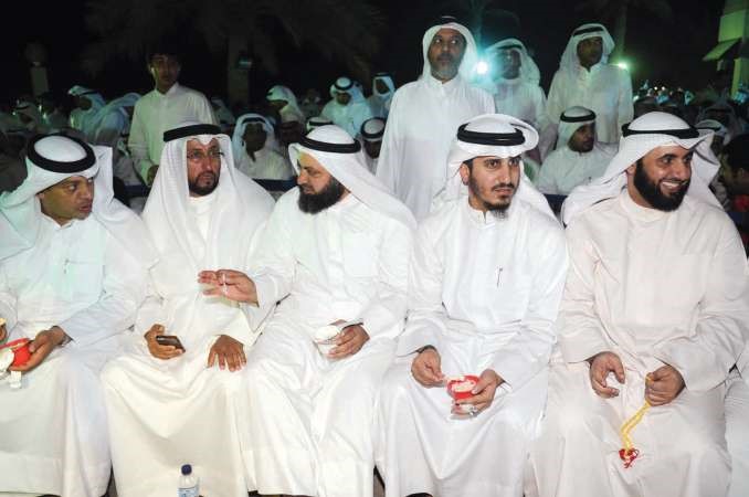 د وليد الطبطبائي متوسطا الحضور