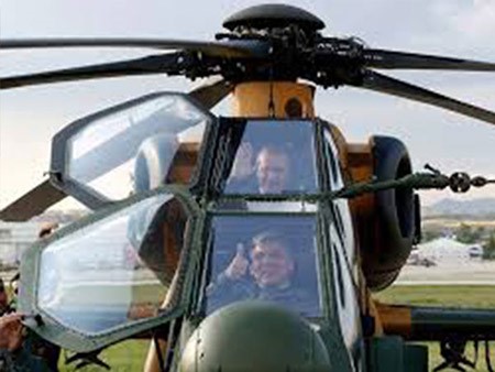 بالفيديو والصور.. عبدالله غول وأردوغان يقودان أول طائرة مروحية تركية الصنع