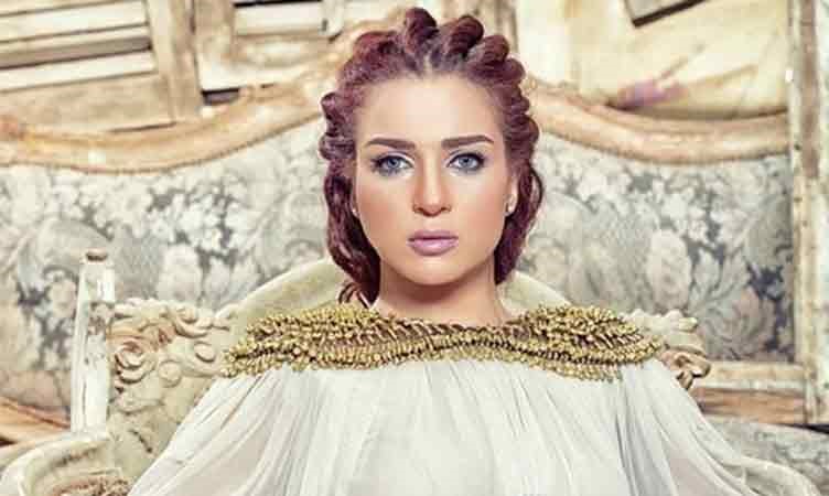 بالصور.. مي عز الدين تشعل مواقع التواصل الاجتماعي بـ لوك يظهر جمالها وأنوثتها 