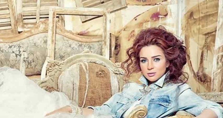بالصور.. مي عز الدين تشعل مواقع التواصل الاجتماعي بـ لوك يظهر جمالها وأنوثتها 