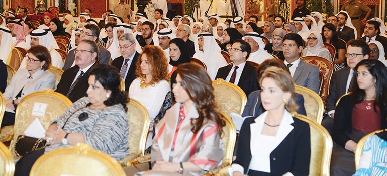 متابعة من الحضور ﻿