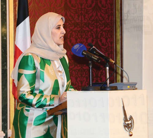الشيخة عايدة السالم تلقي كلمتها﻿