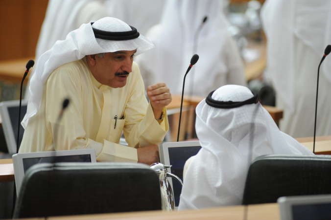 كامل العوضي متحدثا لاحد النواب
﻿