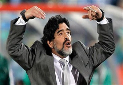 مارادونا يطالب الإنتربول باعتقال صديقته السابقة 