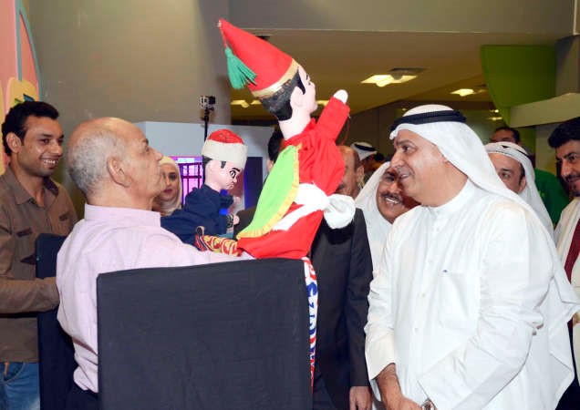 امين عام المجلس الوطني معلي اليوحة يتابع عرضا للعرائس