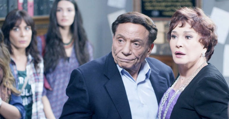 عادل امام مع لبلبة في مشهد من المسلسل