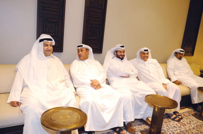 احمد المهنا ومنصور الرشدان ومرزوق الرشدان وخالد العتال وحسين البصري﻿