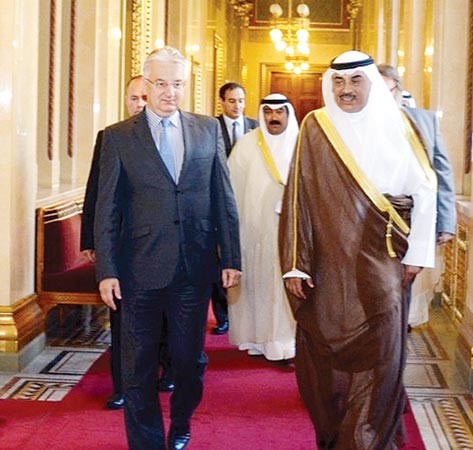الشيخ صباح الخالد خلال لقائه مع نائب رئيس مجلس الوزراء الهنغاري