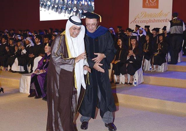 الوزير دعبدالمحسن المدعج ودنزار حمزة خلال الحفل