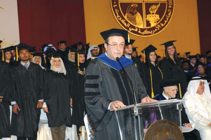  رئيس الجامعة الامريكية دنزار حمزة متحدثا للحضور 