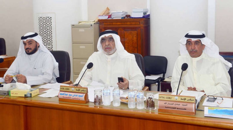معادل الخرافي وعدنان عبدالصمد ودمحمد الحويلة اثناء اجتماع لجنة الميزانيات و الحساب الختامي﻿