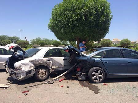 بالصور.. حادث مروع لـ 6 سيارات بشارع الصحافة في الشويخ