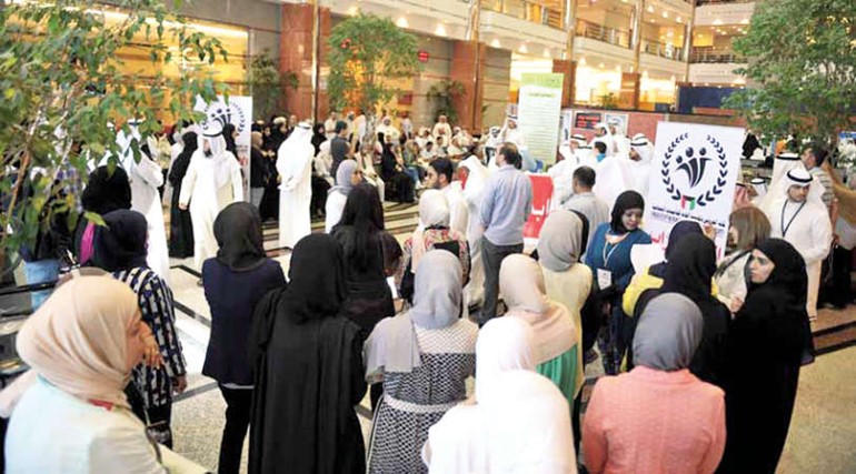 جانب من اعتصام موظفي التامينات في يومه السادس﻿