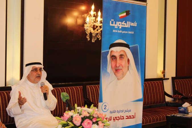 احمد لاري متحدثا﻿