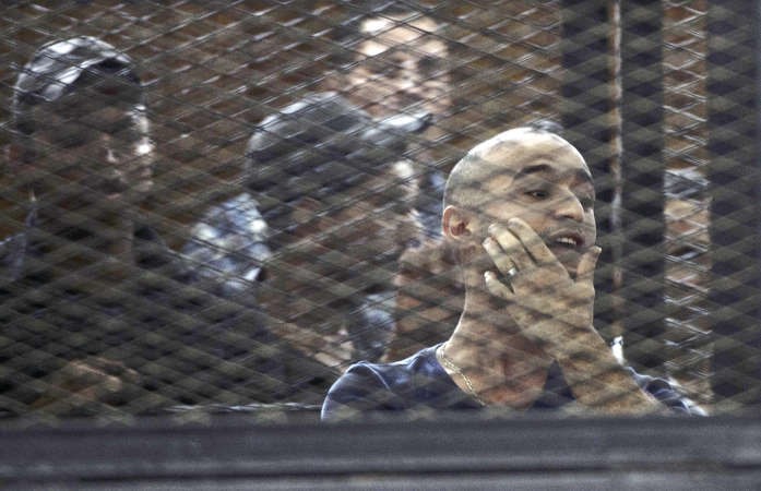 الناشط احمد دومة خلال جلسة محاكمته امس