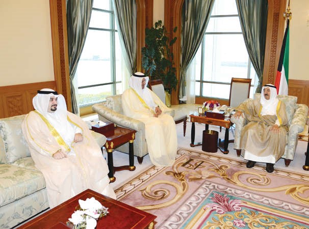 صاحب السمو الامير الشيخ صباح الاحمد مستقبلا دعلي العبيدي ود محمود العبدالهادي