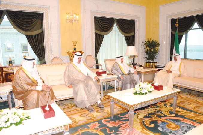 سمو ولي العهد مستقبلا الشيخ خالد الجراح والشيخ سلمان الحمود والشيخ محمد العبدالله
