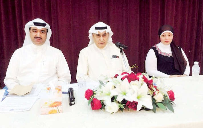 م احمد الغانم يتوسط خالد الفودري ورانيا سعيد