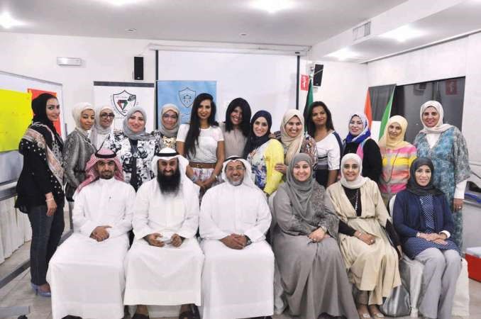 ماياد الحمود والهام الشطيب ومطلال القحطاني ومانس الحربي مع المهندسات﻿