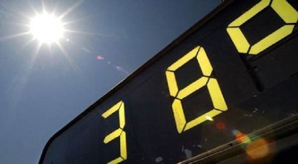 الفيفا يمنح وقتا إضافيا لكل شوط أثناء ارتفاع الحرارة
