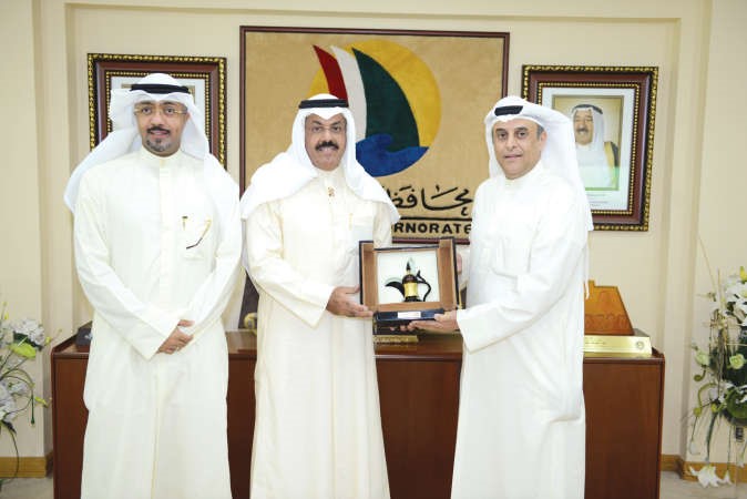 بسام الملا يكرم محافظ حولي الشيخ احمد النواف ﻿